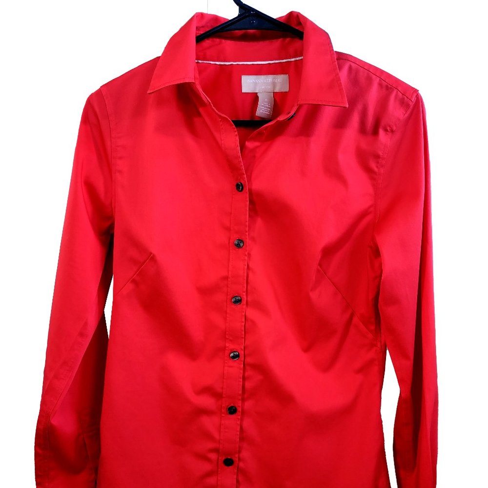 " New without tag" Never Worn Banana Republic Women Tailored Fit Shirt